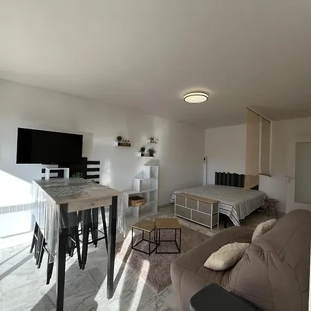 Le Genepy, 30m2, 4 P, Balcon Parking, Clim 아파트 Fréjus