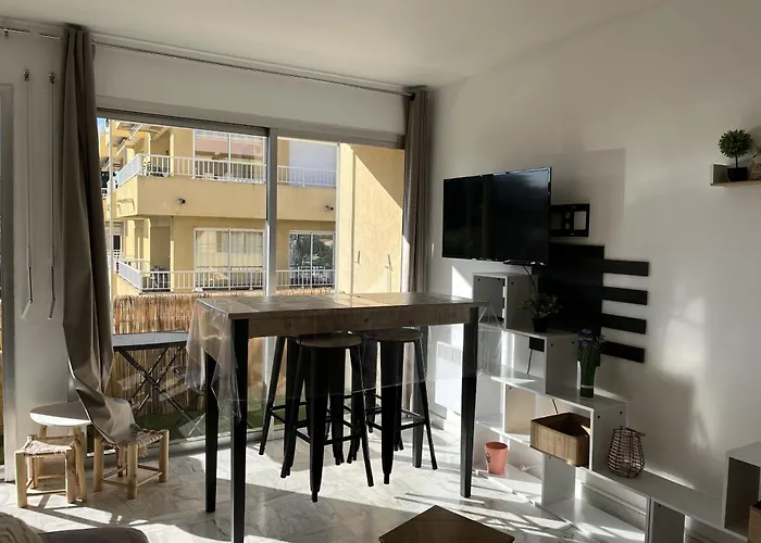 Le Genepy, 30m2, 4 P, Balcon Parking, Clim * Fréjus